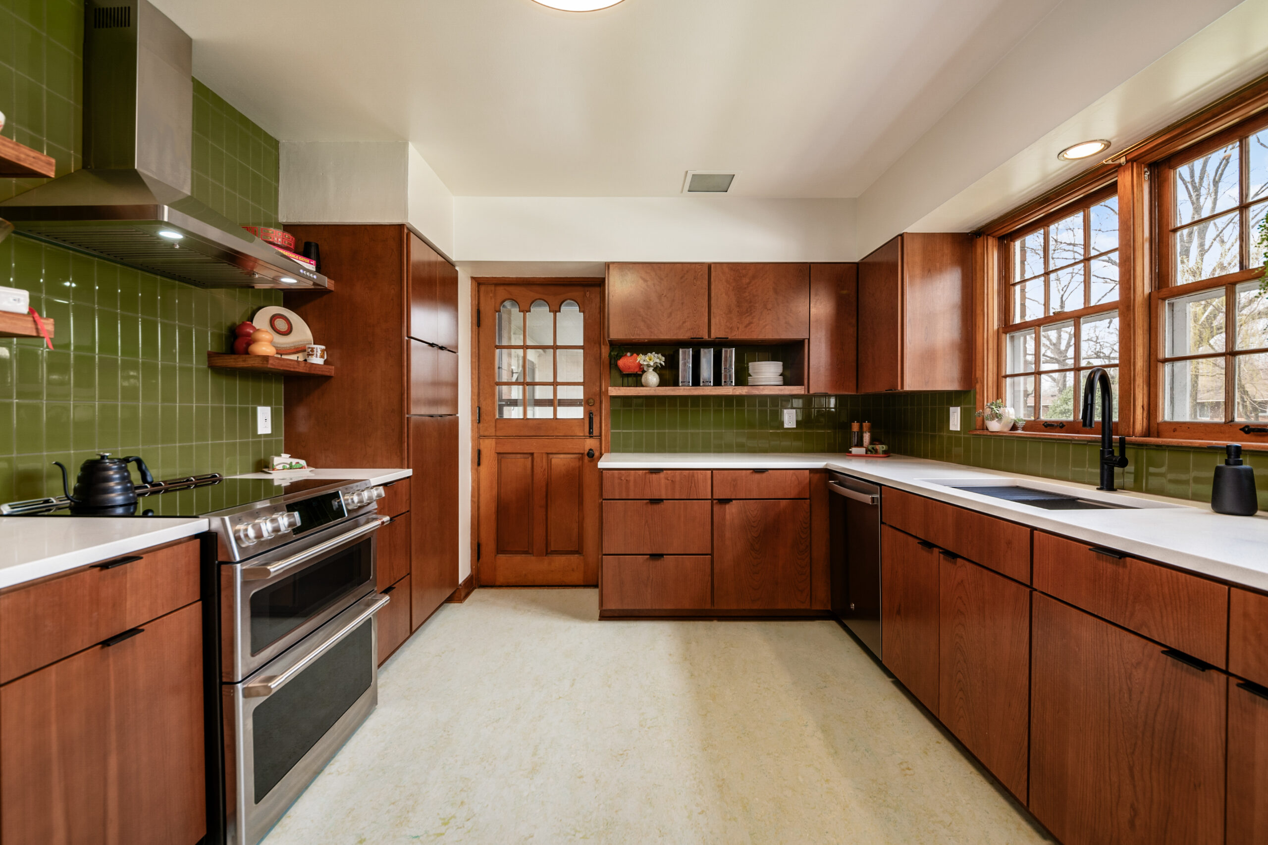 Wood, Tile, or Vinyl? A Guide to Choosing the Best Kitchen Flooring -  Kitchen Solvers, image size:2560x1707