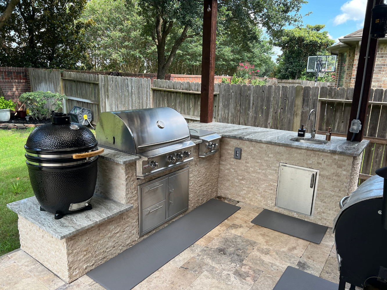 outdoor kitchen